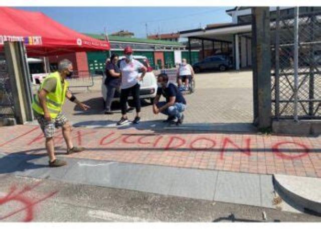 Torino contro il vaccino: proteste e vandalismo nel capoluogo piemontese