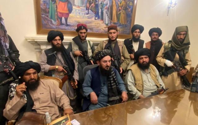 Afghanistan, Talebani: "Tuteleremo i diritti delle donne, nessuna discriminazione"