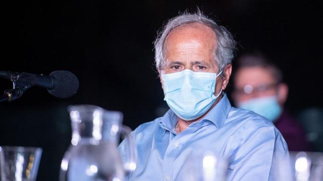 Mascherine anche con Green pass. La Russa attacca Crisanti: "Terrorista"