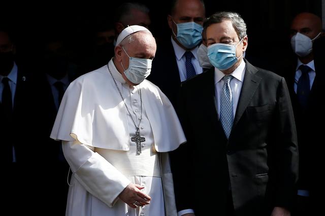 Covid, Papa Francesco: "Vaccinarsi &egrave; un atto d'amore, collaboriamo"