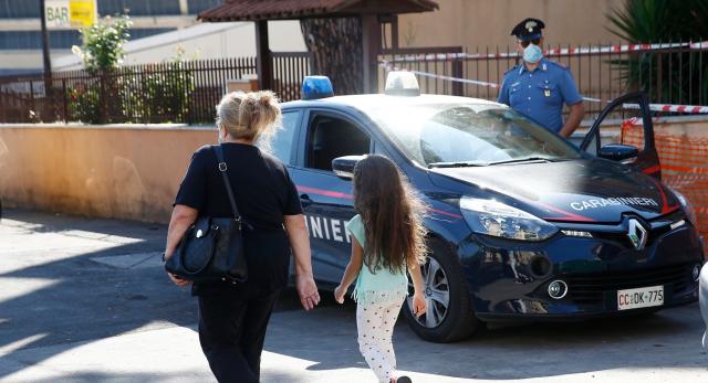 Pilastro, 12enne violentata dal vicino: la famiglia lo prende a calci e pugni