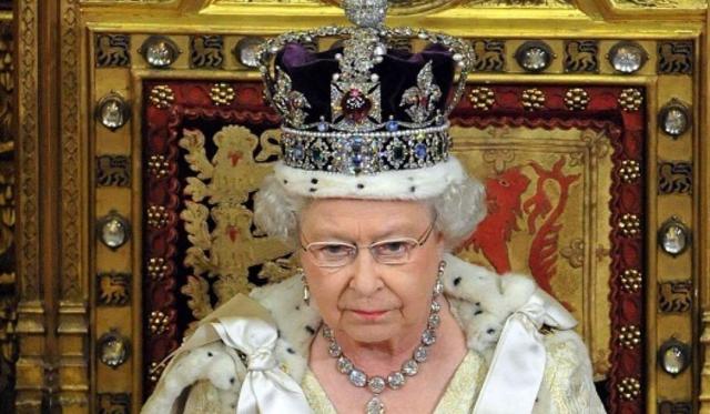 Harry e Meghan nei guai: Regina Elisabetta pronta a portarli in tribunale 