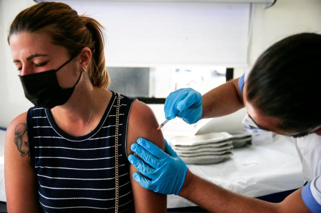 Covid, allarme bomba del Cts: "Avremo due pandemie, una anche per chi si &egrave; vaccinato"