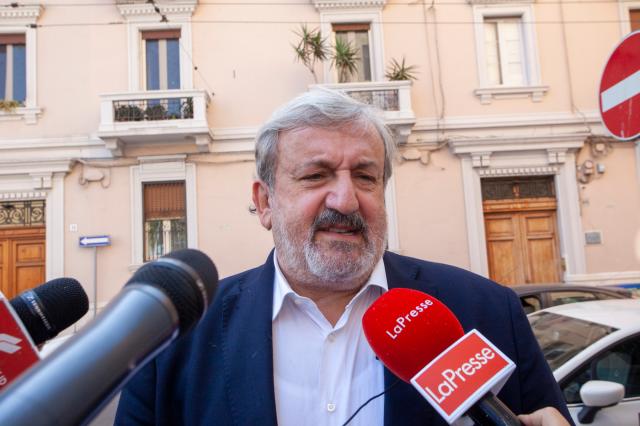 Emiliano sfida il Pd e elogia Salvini: "Sta facendo grande sforzo per il Paese"