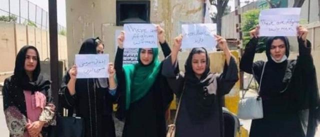 Afghanistan, talebani pronti a nominare Akhundzada guida suprema: si teme per le donne