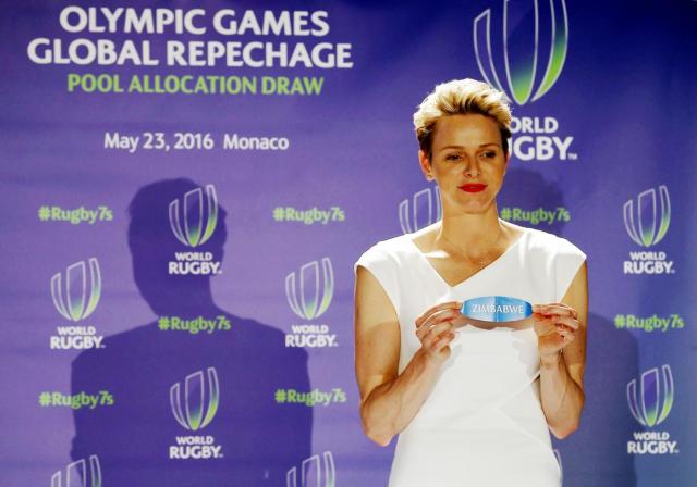 Charlene di Monaco ricoverata per colpa del vaccino contro il Covid?