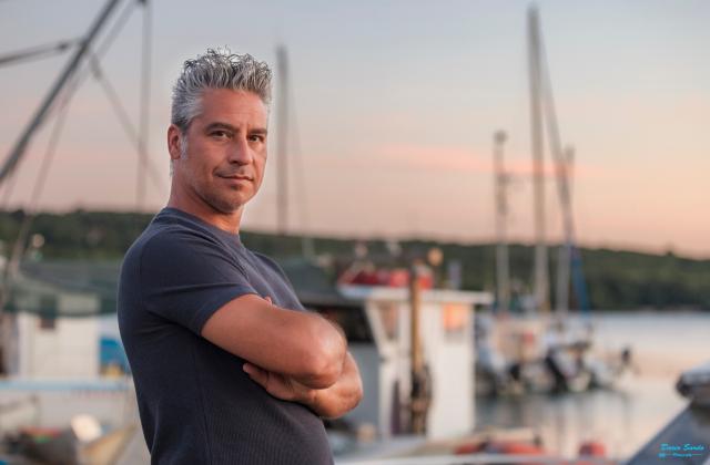 Dennis Fantina: fuori oggi il nuovo singolo "SENTI"