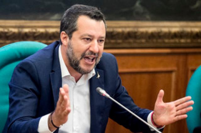 Salvini: "Lega resta al Governo, no a Italia piena di tasse, sbarchi e problemi"