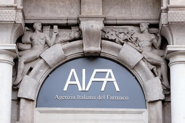 Vaccino Covid, pronto l'ok dell'Aifa alla terza dose ma l'Oms non &egrave; d'accordo