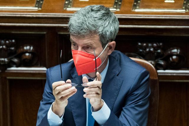 Green pass obbligatorio dipendenti pubblici e privati: governo accelera