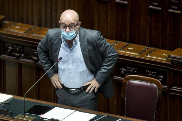 Bolletta elettrica in aumento, Cingolani promette: "Lavoriamo a metodo di calcolo"