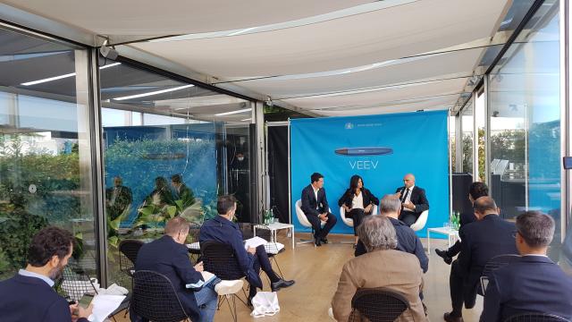 Philip Morris lancia la sigaretta elettronica VEEV, verso un futuro senza fumo 