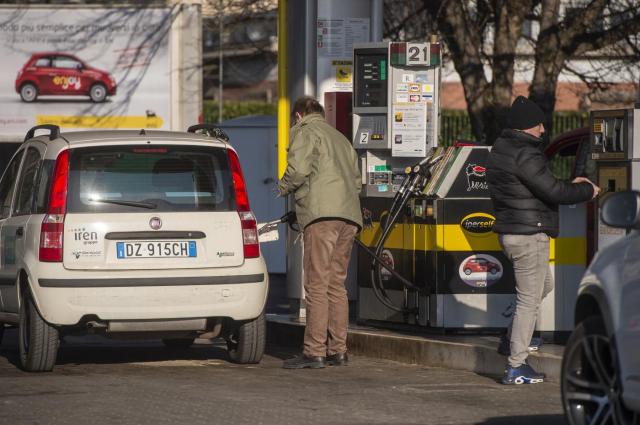 Germania, chiede al cliente di indossare la mascherina e viene ucciso