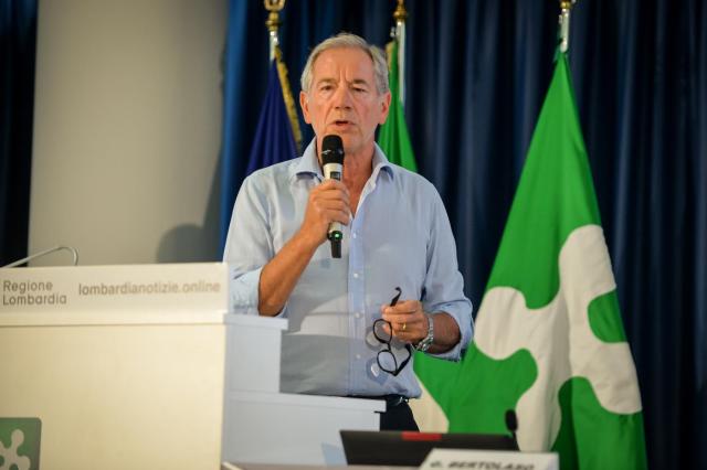 Covid Scuola, Bertolaso: "Si smetta con Dad quando in classe c'&egrave; un solo positivo"