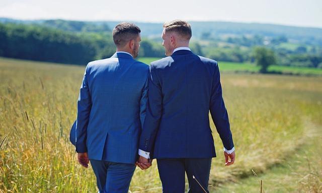 Matrimoni gay, Corte Ue: &ldquo;Unione contratta in altri Paesi membri va riconosciuta&rdquo;, Polonia e Ungheria obbligate a riconoscere coniugi omosessuali