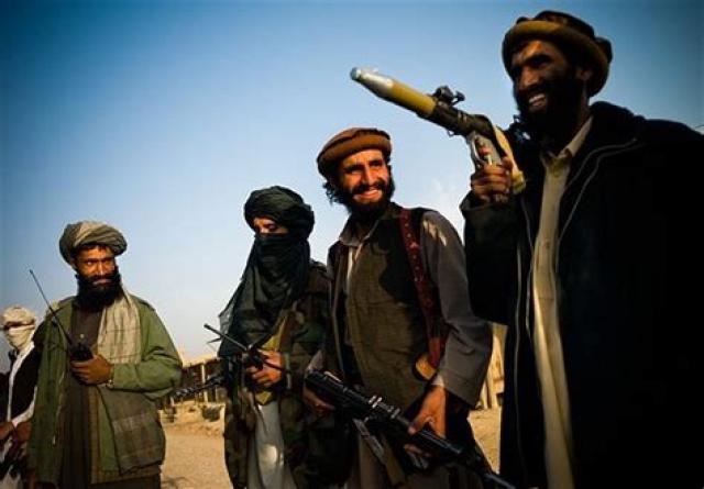 Afghanistan, donne non possono pi&ugrave; andare in universit&agrave;, vietato rasarsi la barba