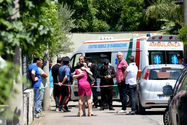 Tragedia a Velletri, ex carabiniere uccide la moglie e si suicida