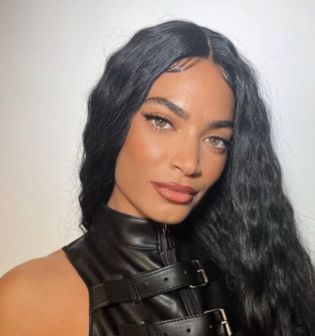 Elodie capelli lunghi, corti, rosa o neri: il segreto dietro ai suoi cambi di look