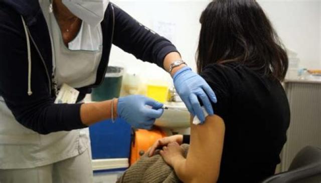 Vaccino Moderna: in Danimarca stop alle somministrazioni sotto i 18 anni