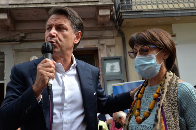 M5s, Conte spegne subito Letta: "Non ce lo vedo a fare il ramo di un Ulivo"