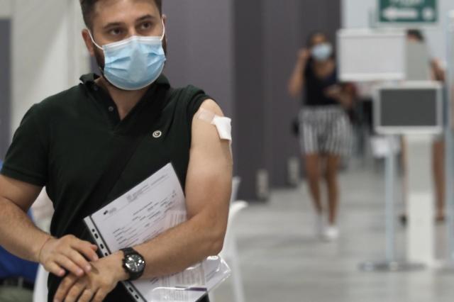 Vaccino Covid, Israele chiede a nuovi vaccinati di "evitare attivit&agrave; fisica": rischio miocardite