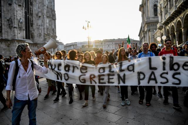 Green pass obbligatorio, allarme Regioni: "Dal 15 ottobre Paese rischia il Caos"