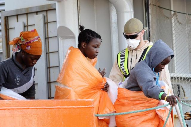 Migranti, Cei risponde a Paesi Ue che vogliono un muro: "Un'idea barbara"