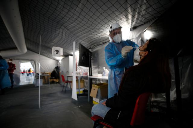 Green pass obbligatorio al lavoro, Viminale: &ldquo;Imprese valutino tamponi gratis&rdquo;