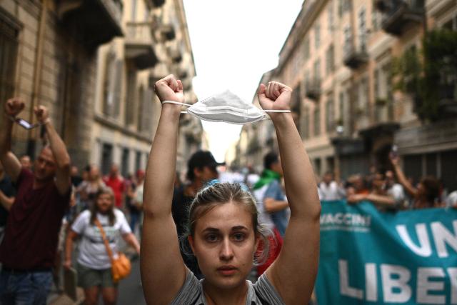 Green pass, porti bloccati dai portuali a Trieste, Napoli e Genova. Draghi corre da sindacati