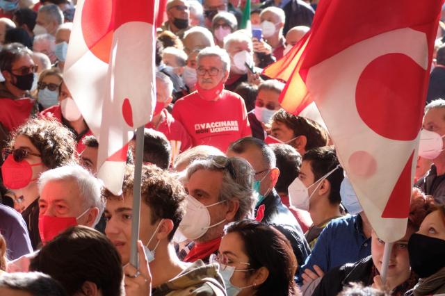 Cgil scrive a Lamorgese: "Sia severa l'opera di contenimento violenza"