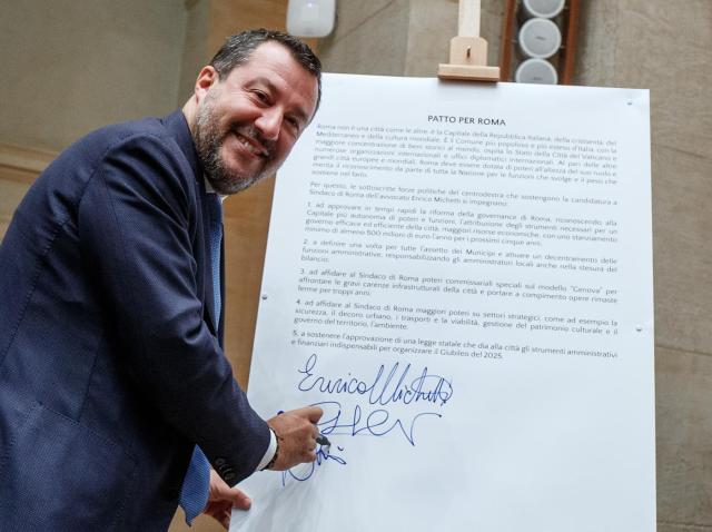 Green pass obbligatorio, Salvini contro il Governo (che sostiene): "Siamo gli unici in Europa"