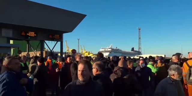 Proteste Green pass, l'orgoglio ritrovato di essere italiani grazie ai portuali di Trieste: forse da oggi nuova capitale della Libera Italia