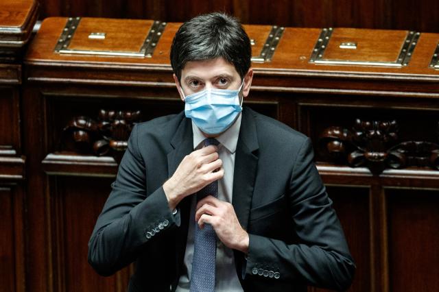 Vaccino Covid, Roberto Speranza: "Valuteremo terza dose in base a evidenze"