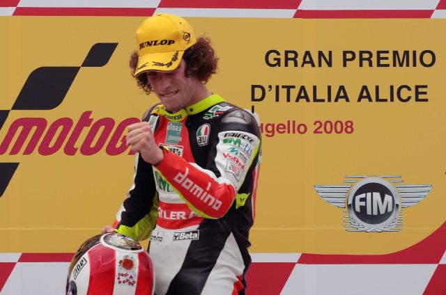 Marco Simoncelli, 10 anni fa il tragico incidente: il commovente ricordo del pap&agrave;