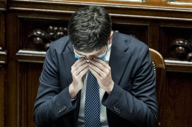 Terza dose vaccino Covid, il Ministro Speranza "invita" i pi&ugrave; fragili a farla "il prima possibile"