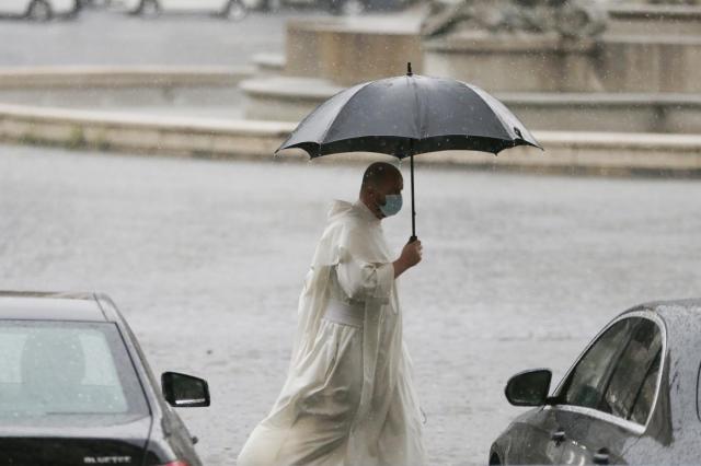 Maltempo, allerta rossa meteo in Sicilia e Calabria: scuole chiuse e aeroporti fermi