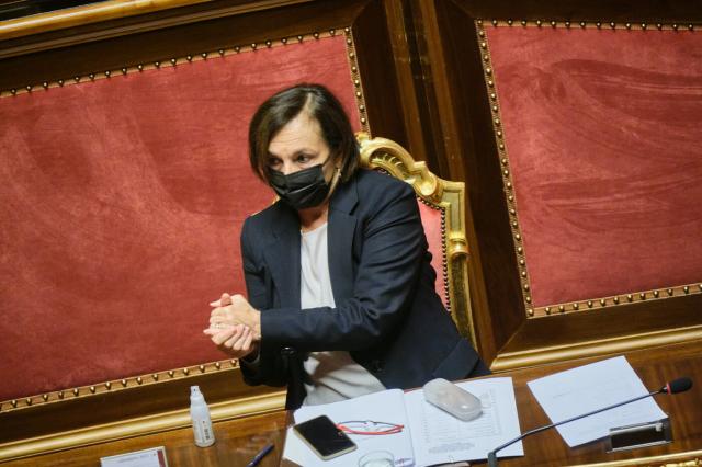 Governo, Lamorgese spegne le polemiche: "Spaventata? No, affronto tutto con serenit&agrave;"