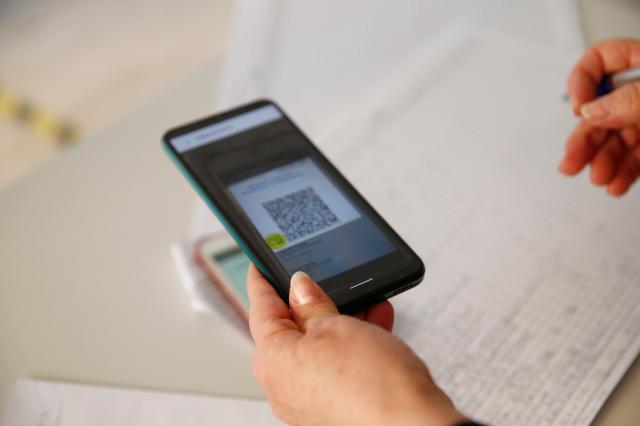 Green pass, rubate chiavi per generare Qr Code: spunta anche quello di Hitler