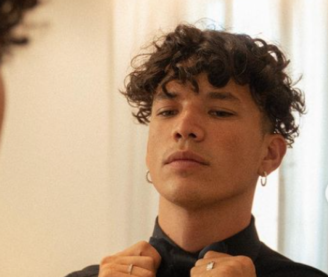 Manuelito chi &egrave;, et&agrave;, genitori, fidanzata, origini, canzoni: tutto sul giudice di XFactor