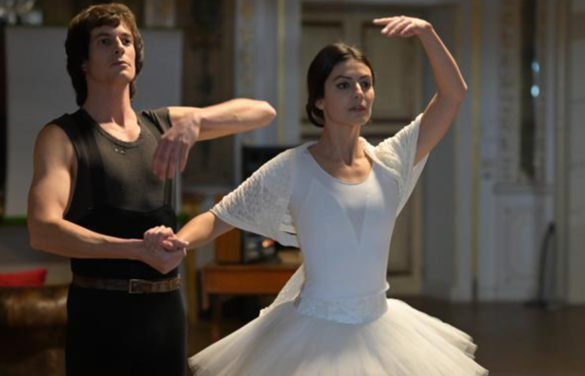 Teatro alla Scala, presentata l'anteprima del film su Carla Fracci: la interpreta Alessandra Mastronardi