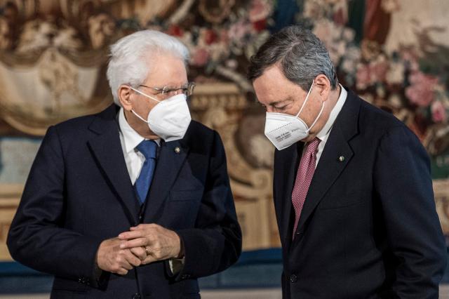 4 novembre, Mattarella e Draghi all'Altare della Patria: "La storia sia uno stimolo per i cittadini"