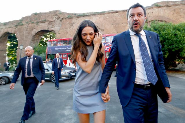 Francesca Verdini accompagna Matto Salvini in Senato: passeggiata e poi un tenero bacio