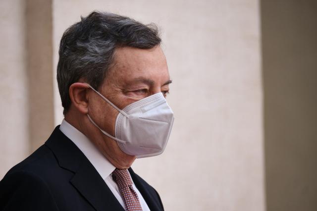 Quirinale, il barista di Draghi: "Sua moglie mi ha detto che andr&agrave; al Colle"