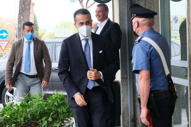 Terrorismo, l'Isis "spaventato" da Di Maio: nuove minacce e diffusa sua foto "segnaletica"