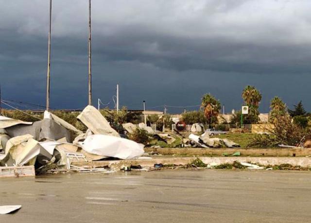 Maltempo in Sicilia, tromba d'aria in provincia di Ragusa: morto un 50enne