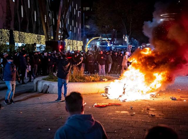 Rotterdam si ribella al lockdown: 7 feriti e 20 arresti tra le proteste