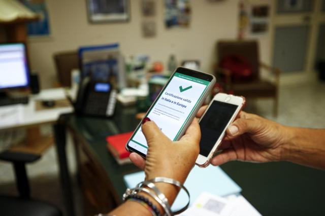 Super green pass Italia, regole e durata: pronto confronto tra Regioni e Governo