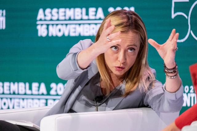 Vaccino Covid, Giorgia Meloni: "A mia figlia? Mai, perch&eacute; &egrave; troppo pericoloso"