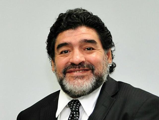 Morte di Maradona, il "pibe de oro" sepolto senza cuore per evitare profanazioni