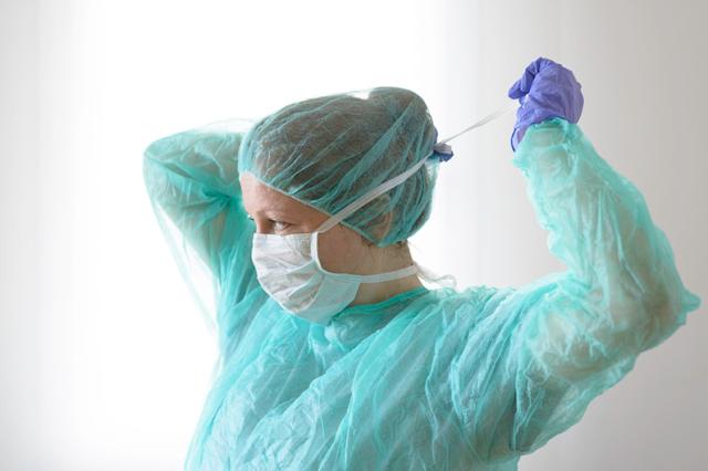 Infermiera no vax sospesa dalla Asl, giudice ne ordina il reintegro al lavoro